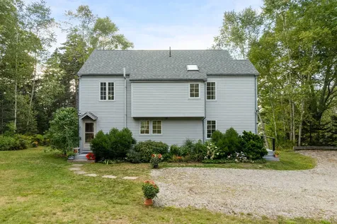 28 Orne Lane Cushing ME 04563