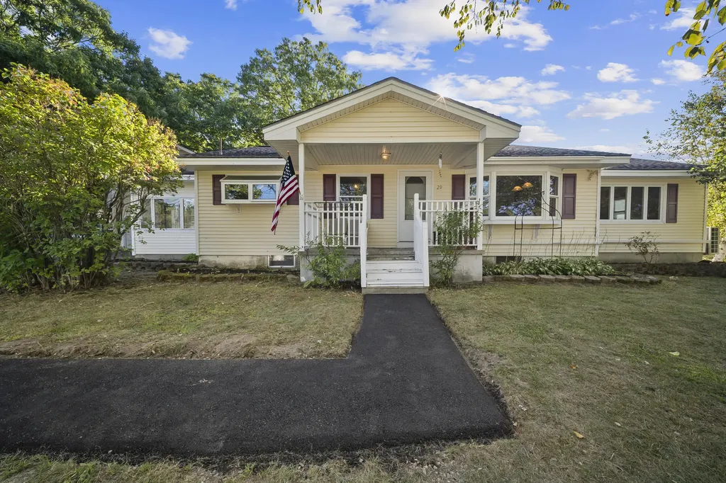 29 Thompson Road Veazie ME 04401