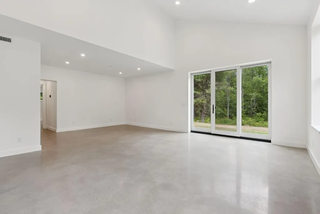 5 Mattie Lane Durham ME 04222