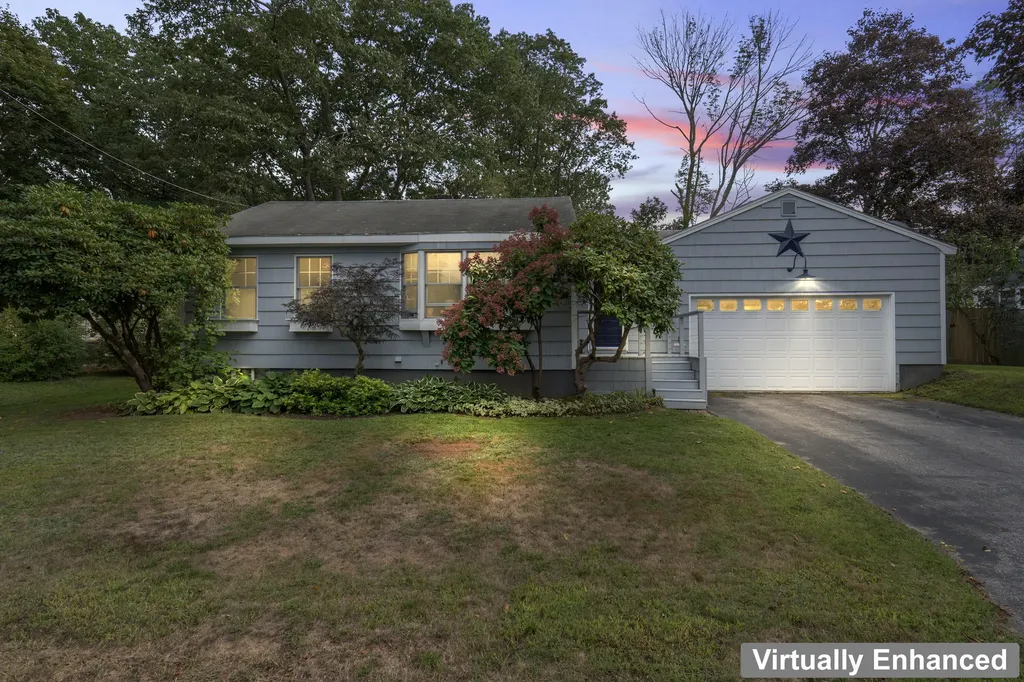 10 Cheverus Road Cape Elizabeth ME 04107