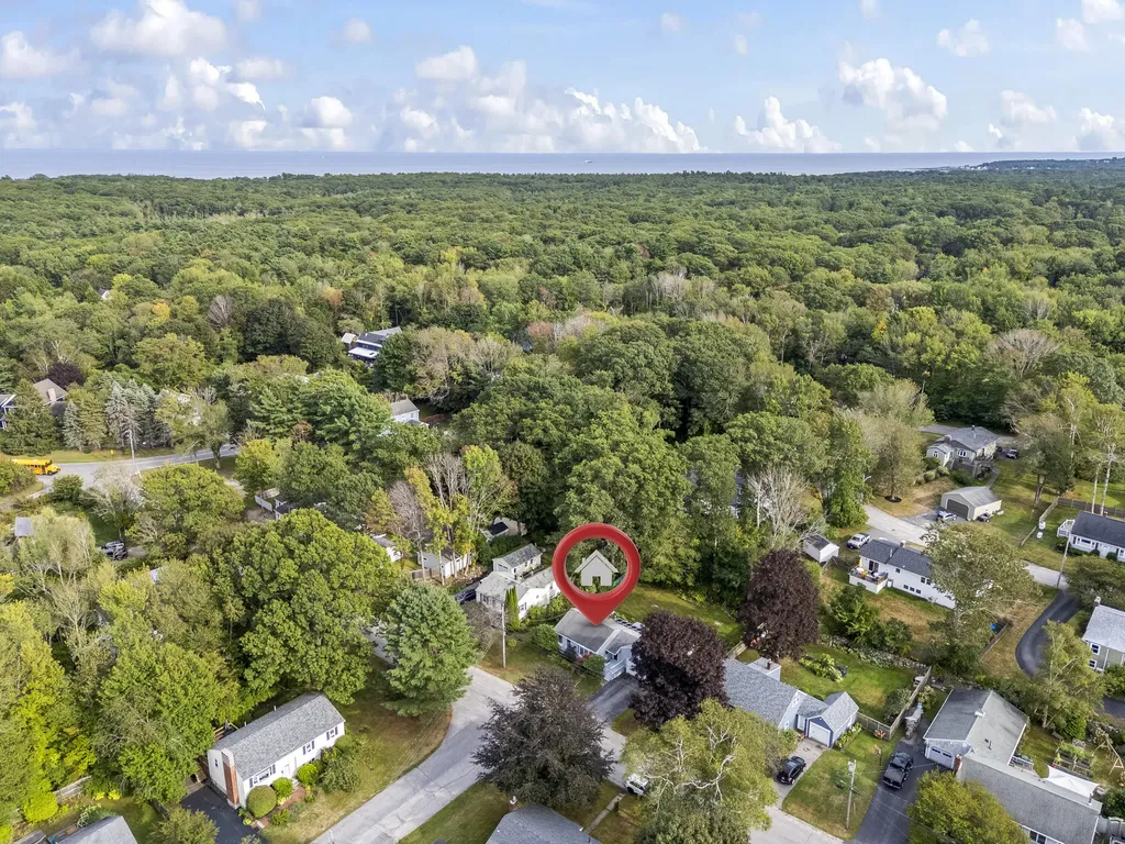 10 Cheverus Road Cape Elizabeth ME 04107