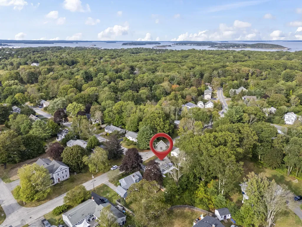 10 Cheverus Road Cape Elizabeth ME 04107