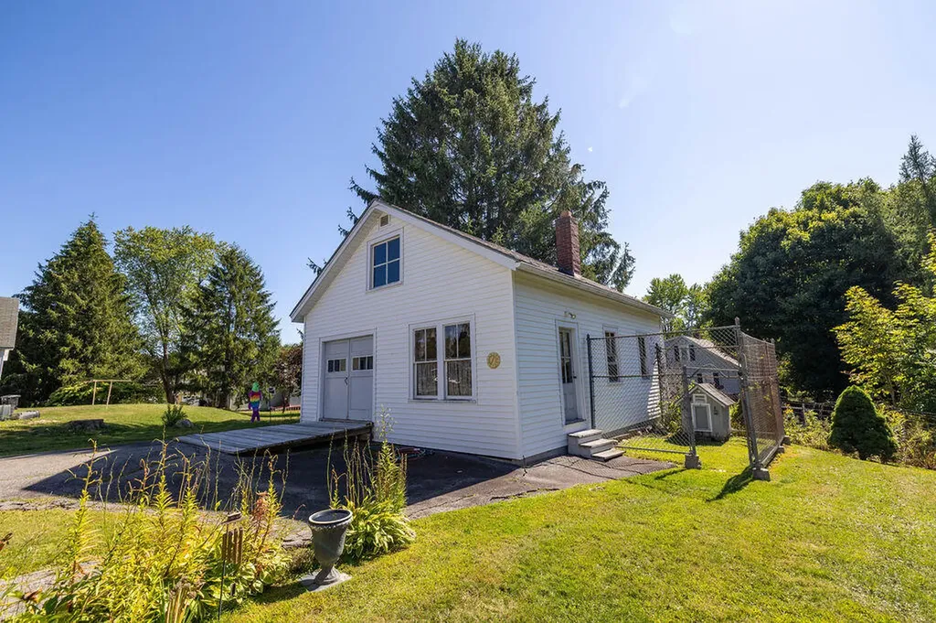8 Newland Avenue Augusta ME 04330