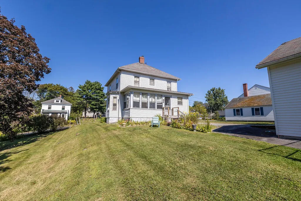8 Newland Avenue Augusta ME 04330