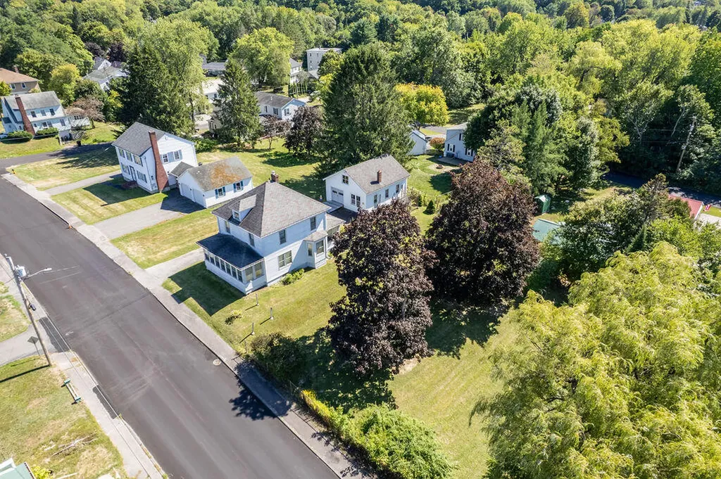8 Newland Avenue Augusta ME 04330
