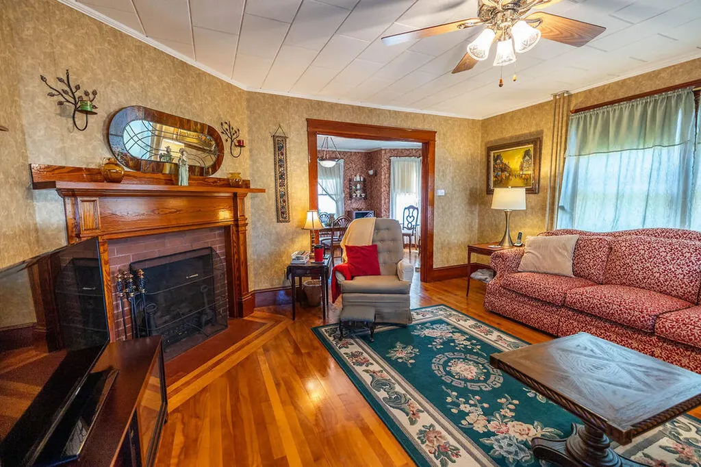 8 Newland Avenue Augusta ME 04330