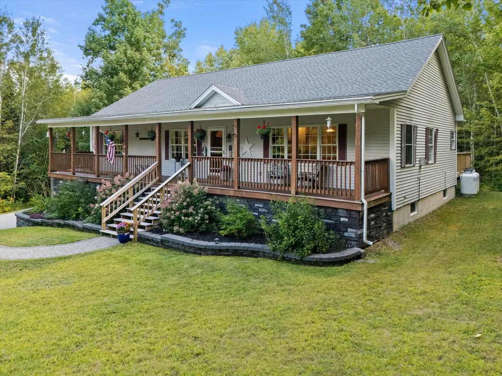 79 Libbey Lane Glenburn ME 04401