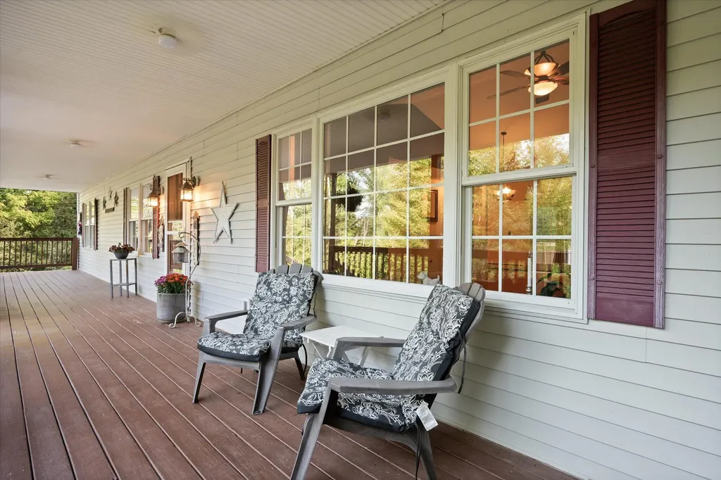 79 Libbey Lane Glenburn ME 04401