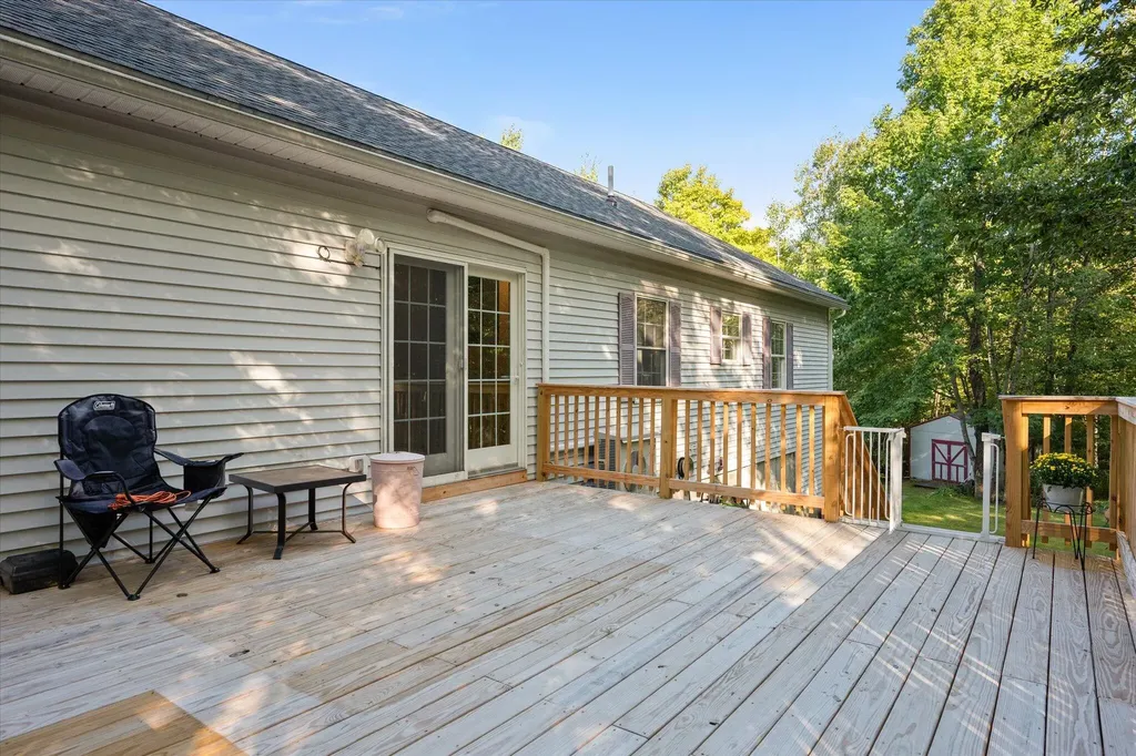 79 Libbey Lane Glenburn ME 04401