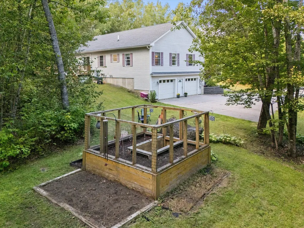 79 Libbey Lane Glenburn ME 04401