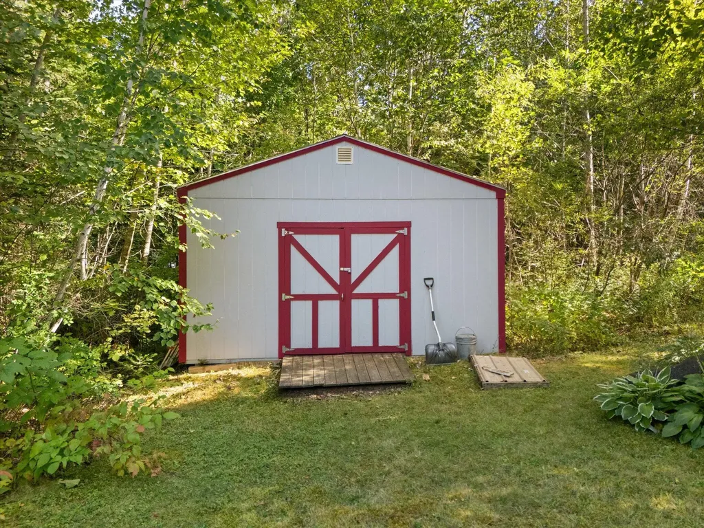 79 Libbey Lane Glenburn ME 04401