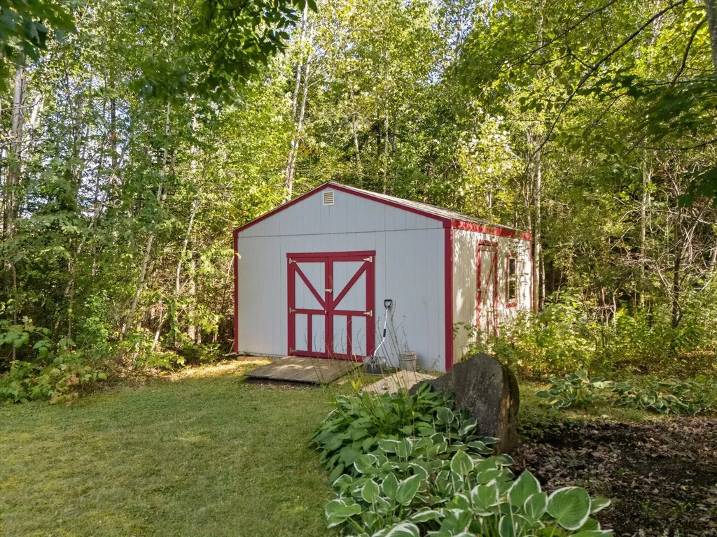 79 Libbey Lane Glenburn ME 04401