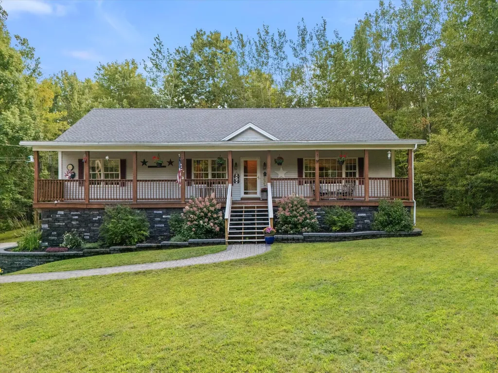 79 Libbey Lane Glenburn ME 04401