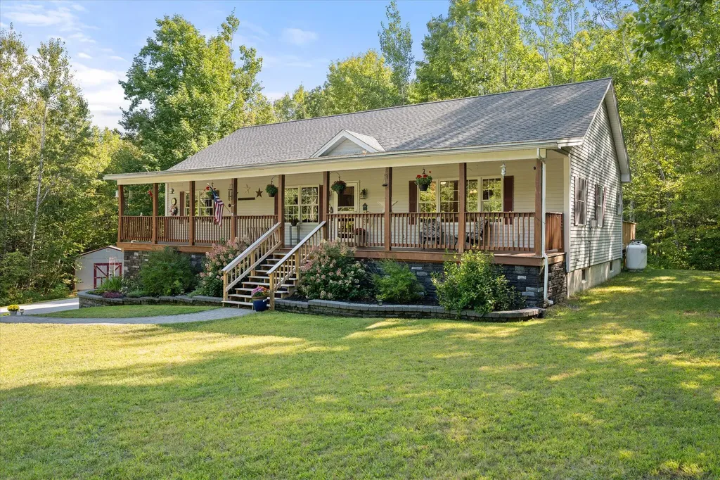 79 Libbey Lane Glenburn ME 04401