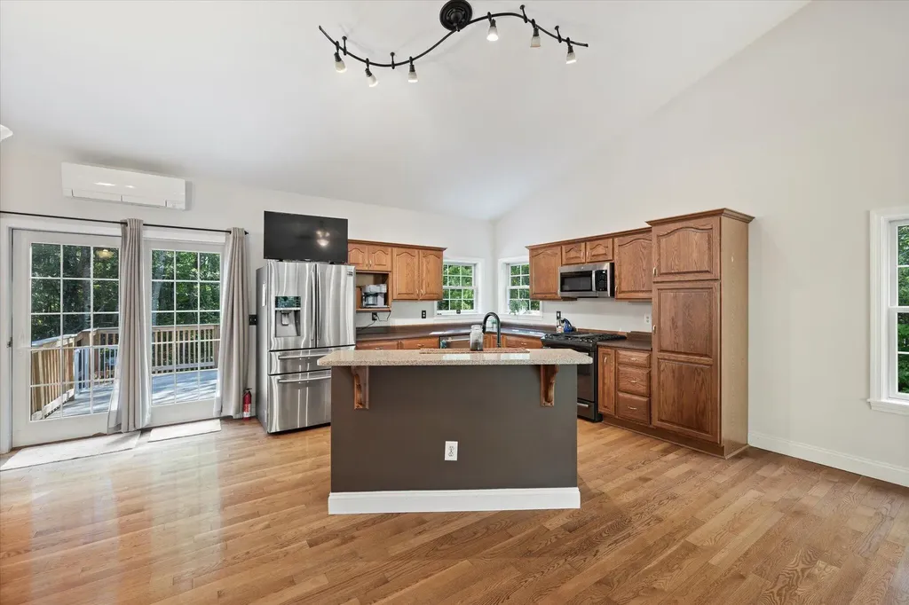 79 Libbey Lane Glenburn ME 04401