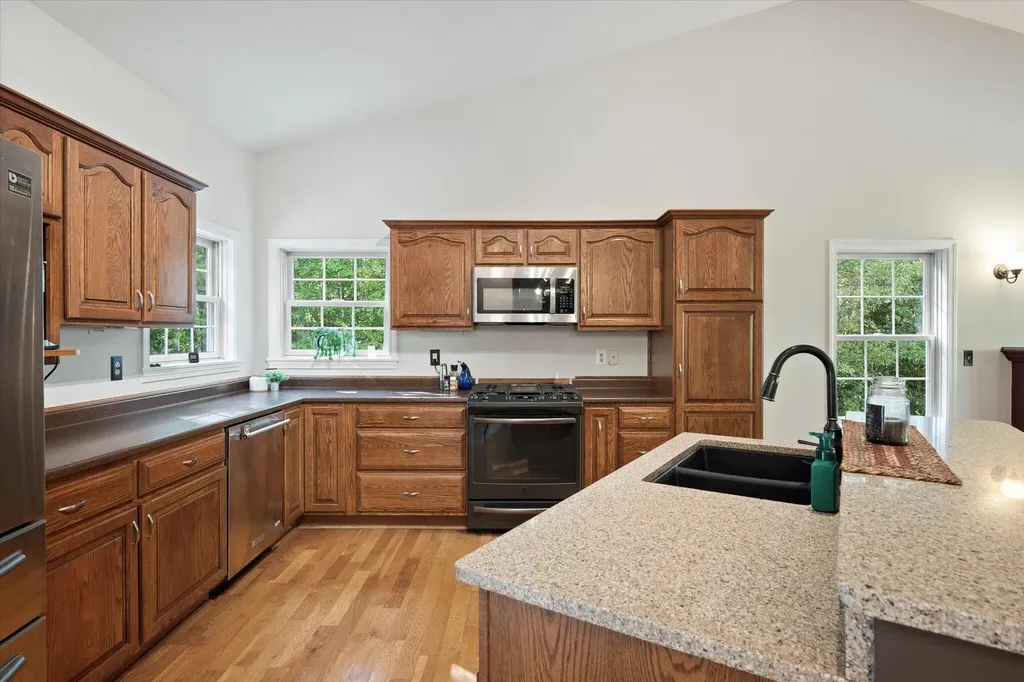 79 Libbey Lane Glenburn ME 04401