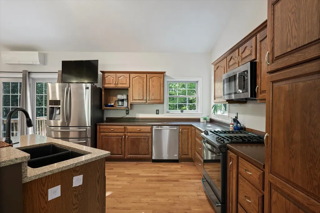 79 Libbey Lane Glenburn ME 04401