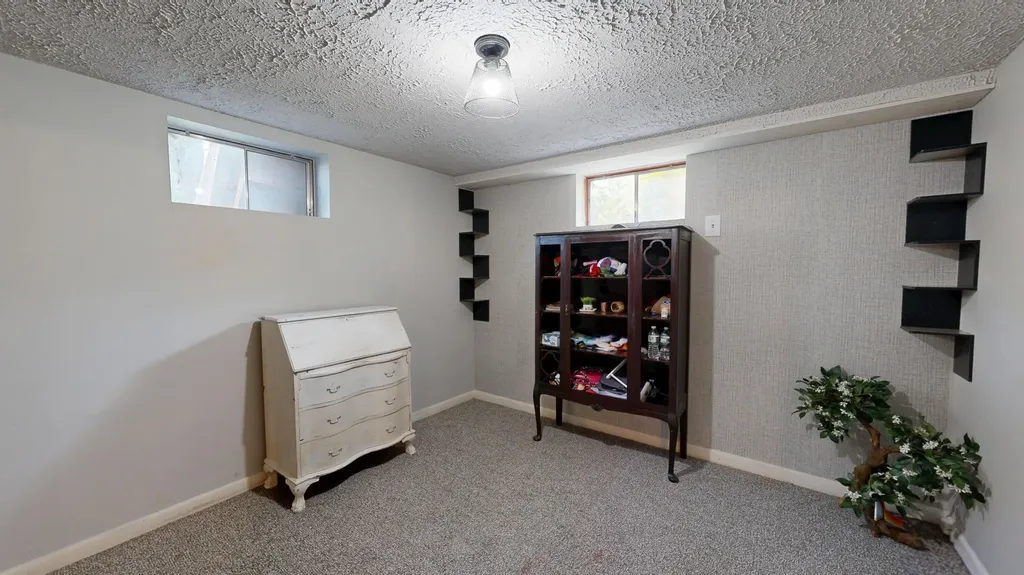 112 Poland Road Auburn ME 04210