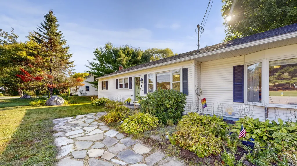 112 Poland Road Auburn ME 04210