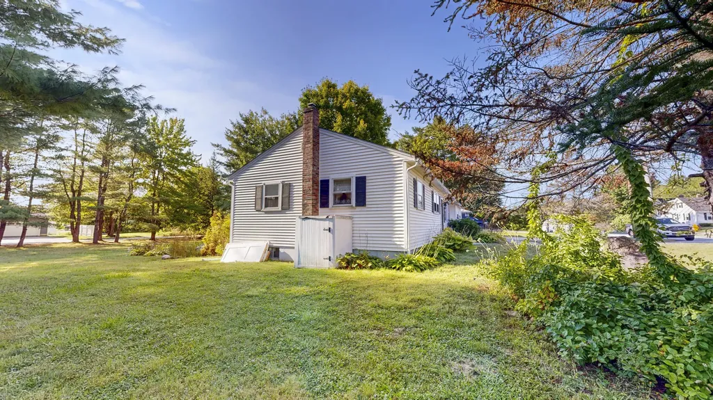 112 Poland Road Auburn ME 04210