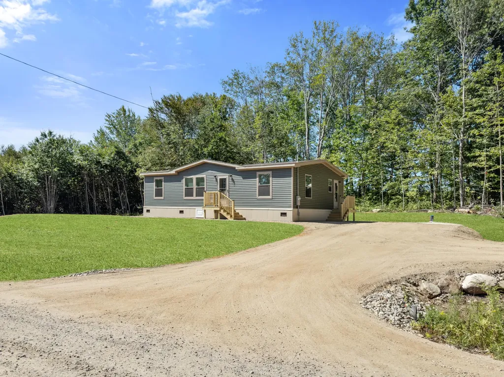 21 Boggs Farm Lane Warren ME 04864