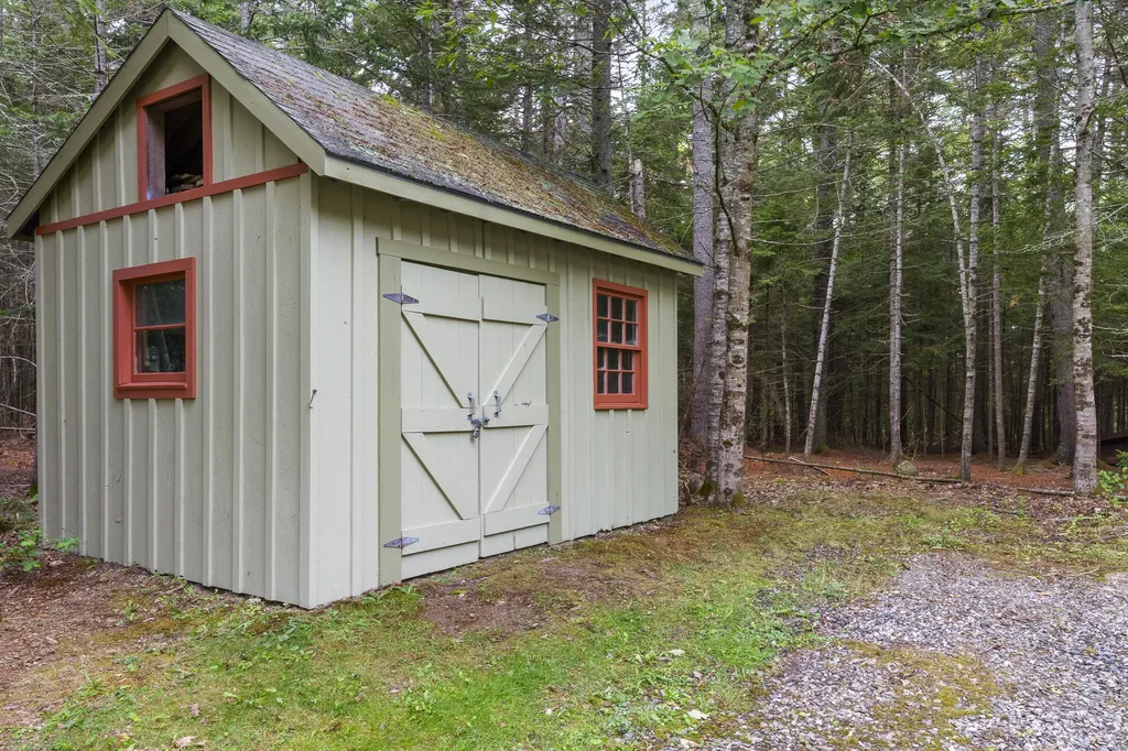 27 Doggett Road Westport Island ME 04578