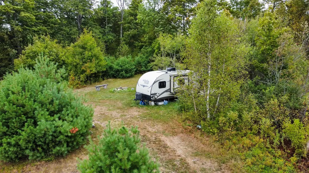 15 Sunshine Way Burlington ME 04417