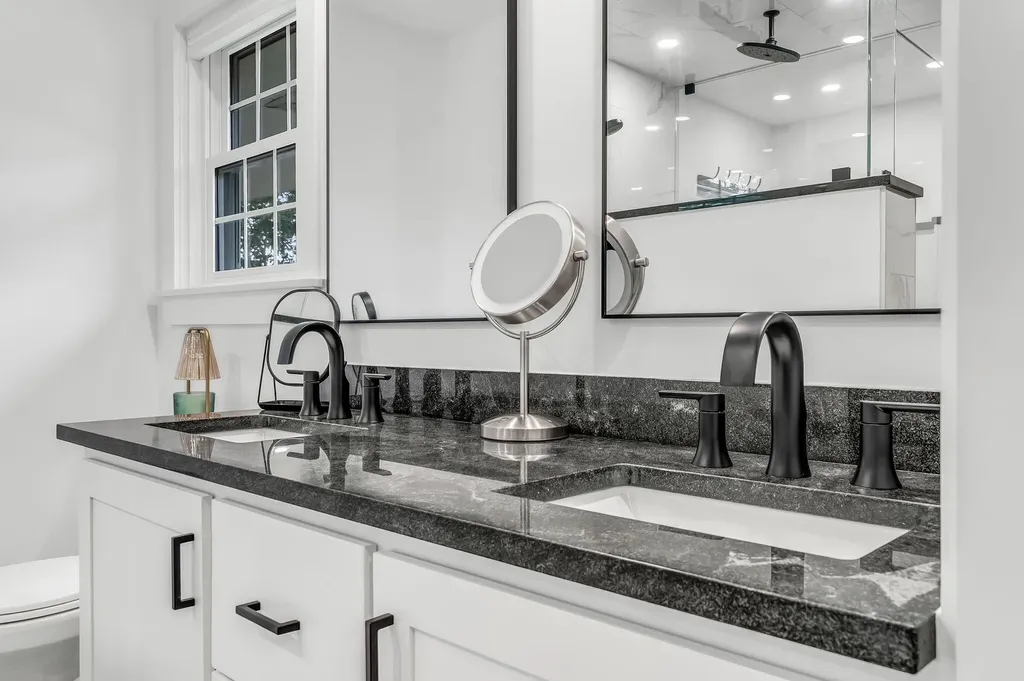 37 Sherbrooke Avenue Lewiston ME 04240