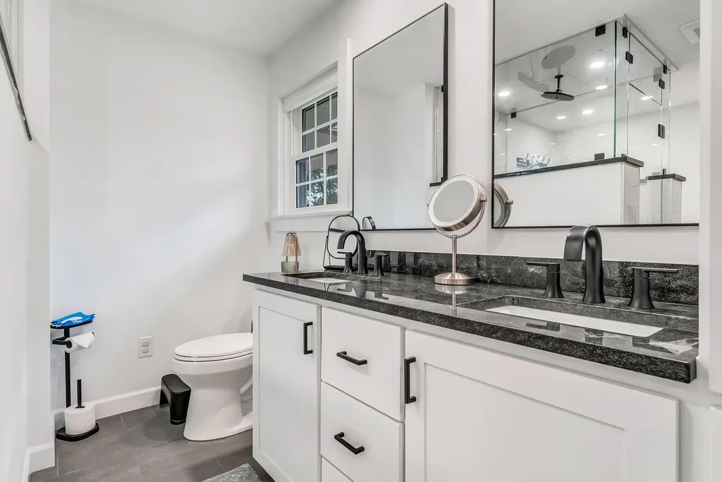 37 Sherbrooke Avenue Lewiston ME 04240