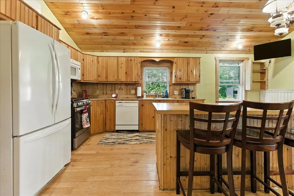 24 Fortin Drive Leeds ME 04263