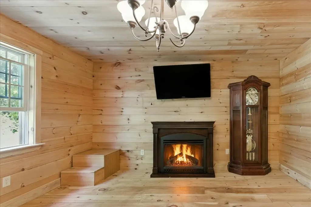 24 Fortin Drive Leeds ME 04263