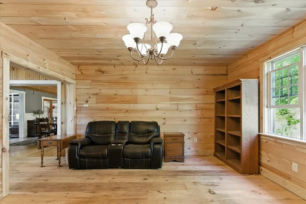 24 Fortin Drive Leeds ME 04263