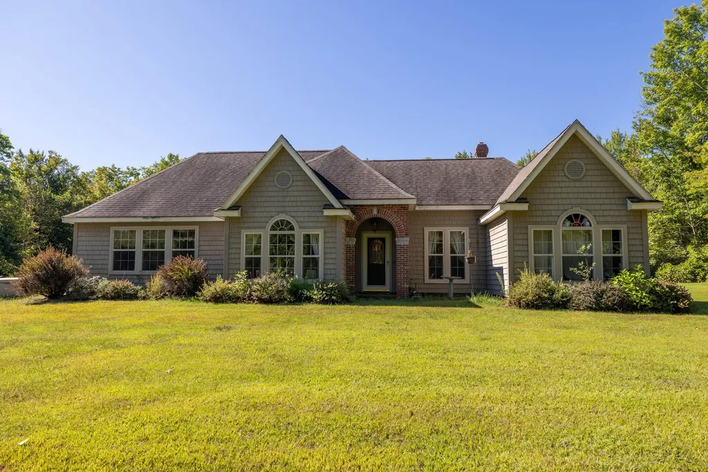 36 Mountain View Lane Readfield ME 04355