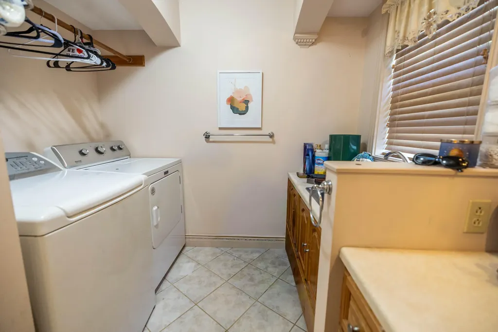 36 Mountain View Lane Readfield ME 04355