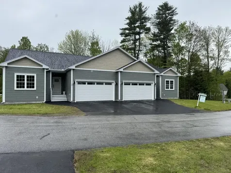 22 Lantern Way Auburn ME 04210