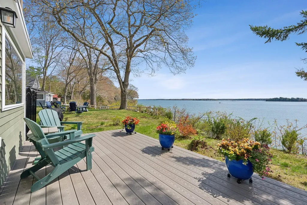 44 Maquoit Drive Freeport ME 04032