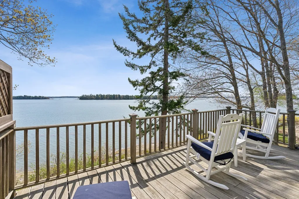 44 Maquoit Drive Freeport ME 04032