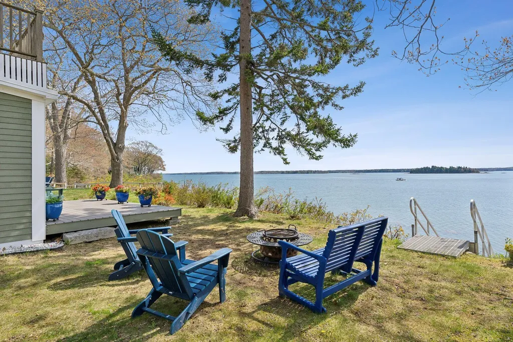 44 Maquoit Drive Freeport ME 04032