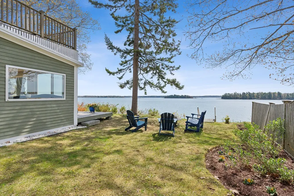 44 Maquoit Drive Freeport ME 04032