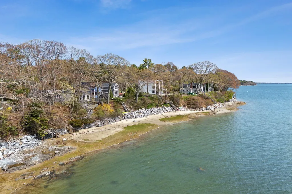 44 Maquoit Drive Freeport ME 04032