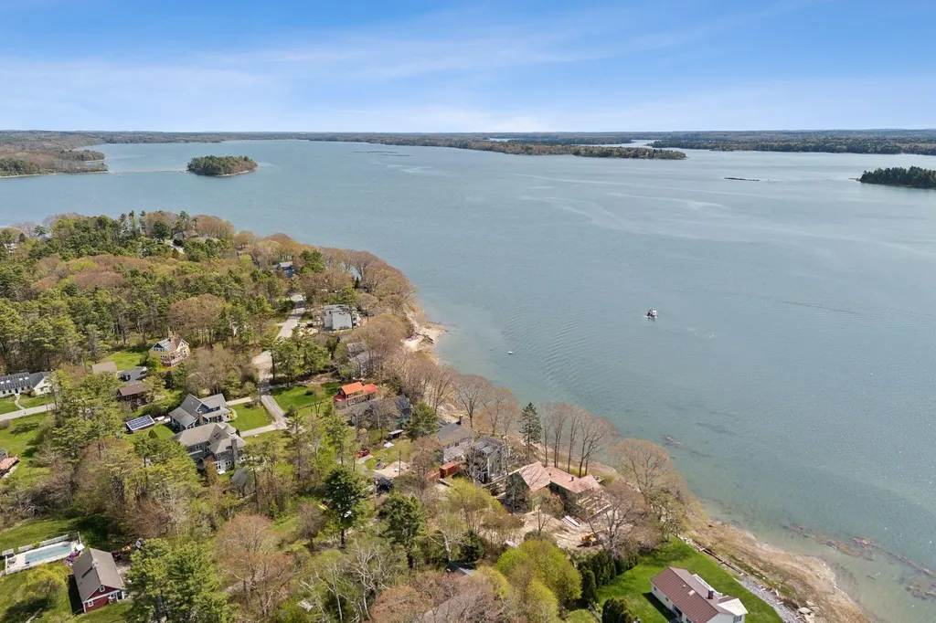 44 Maquoit Drive Freeport ME 04032