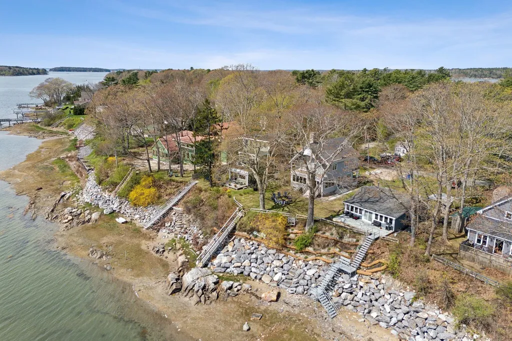 44 Maquoit Drive Freeport ME 04032