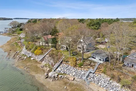 44 Maquoit Drive Freeport ME 04032