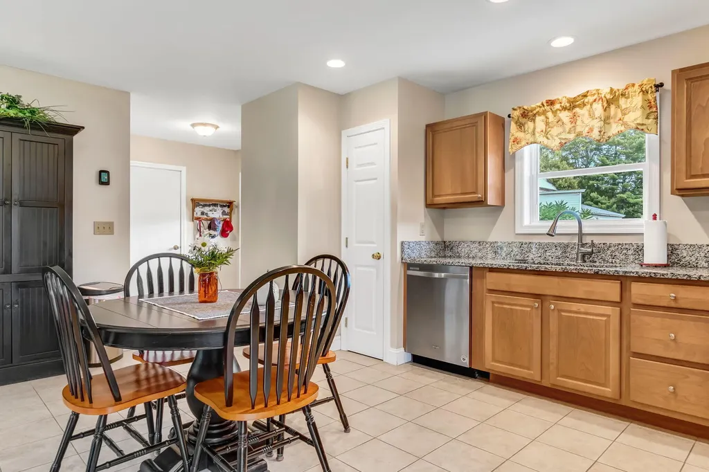 14 Wade Street Norridgewock ME 04957