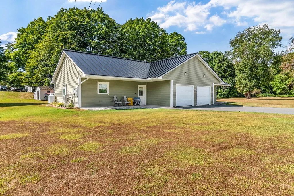 14 Wade Street Norridgewock ME 04957