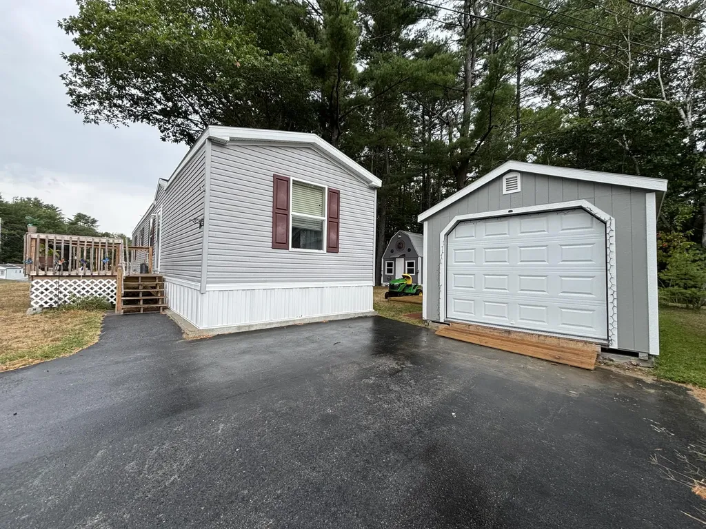 16 Donna Drive Lisbon ME 04250
