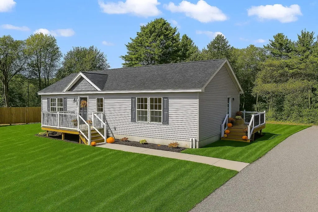744 Ridge Road Bowdoinham ME 04008