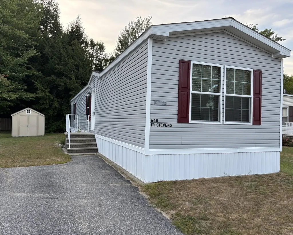 17 Stevens Drive Lisbon ME 04252