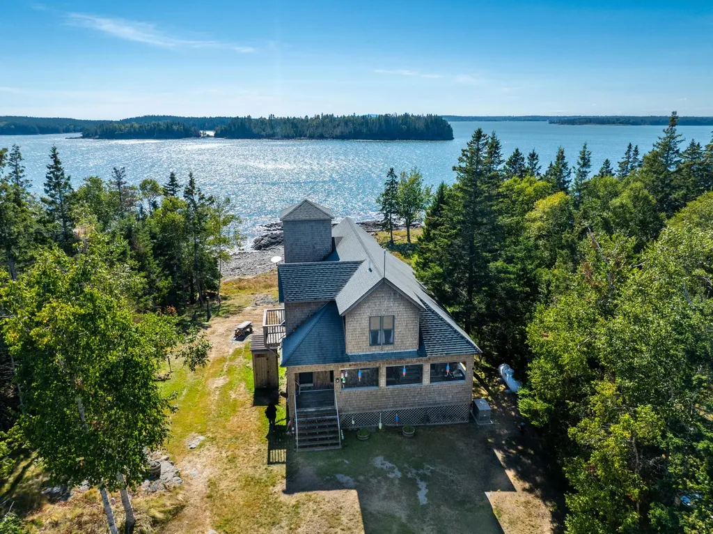 25 Hotel Cove Road Harrington ME 04643