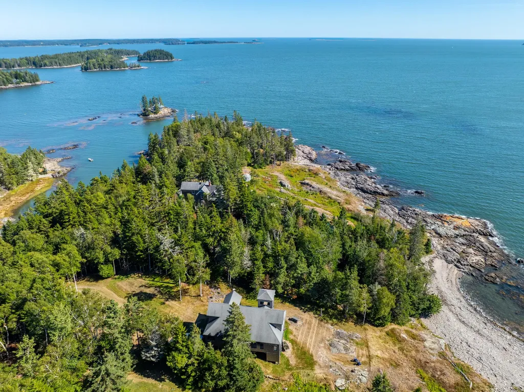 25 Hotel Cove Road Harrington ME 04643